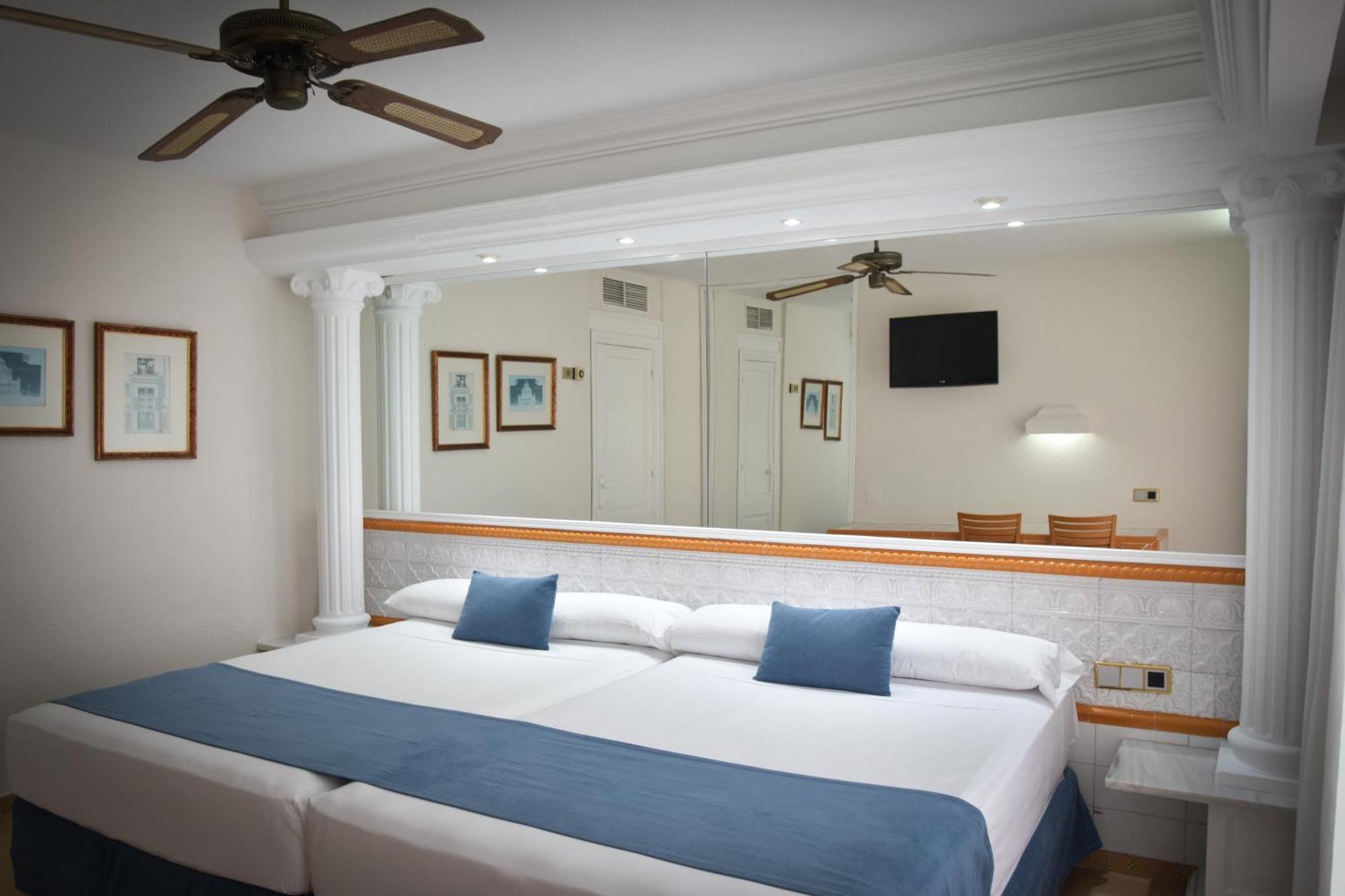 Double or Twin Room Sea View