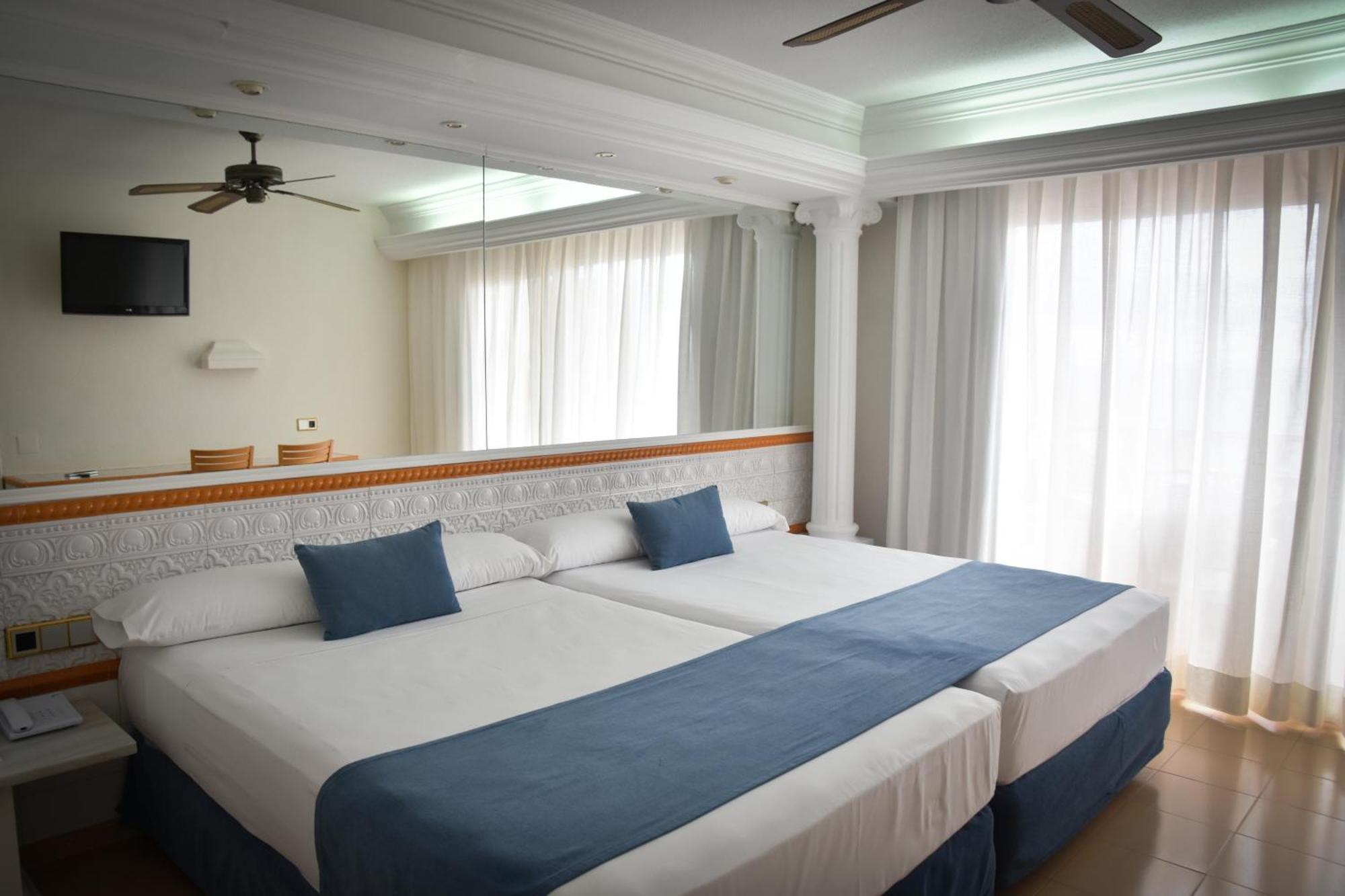 Double or Twin Room Sea View